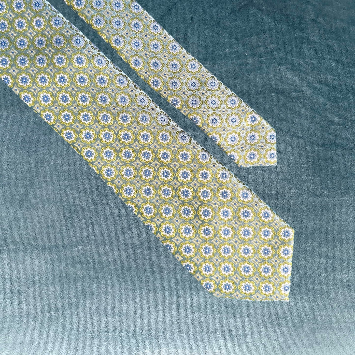 CORBATA ATAN AMARILLO