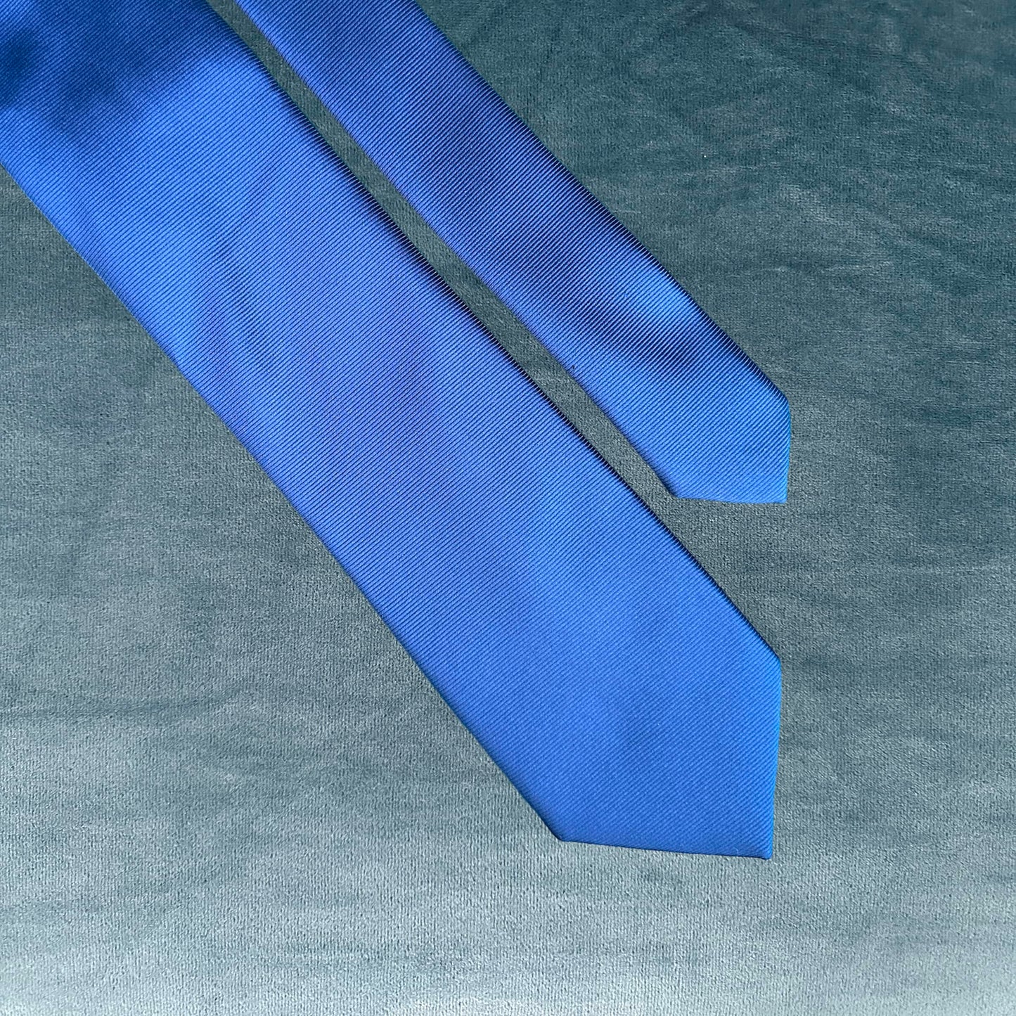 CORBATA AZUL ELÉCTRICO LISO