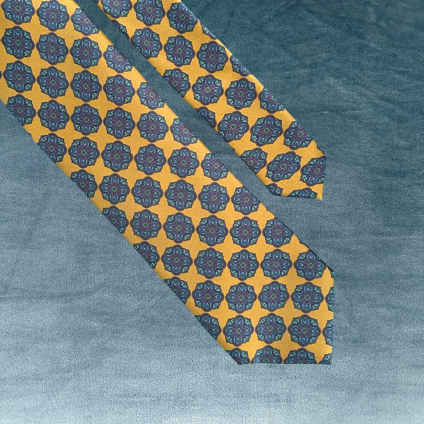 CORBATA JANT AMARILLO